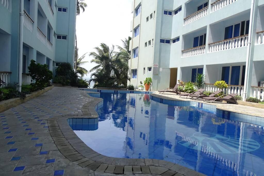 Cowrie Beach Haven Studio Apartment Момбаса Екстериор снимка