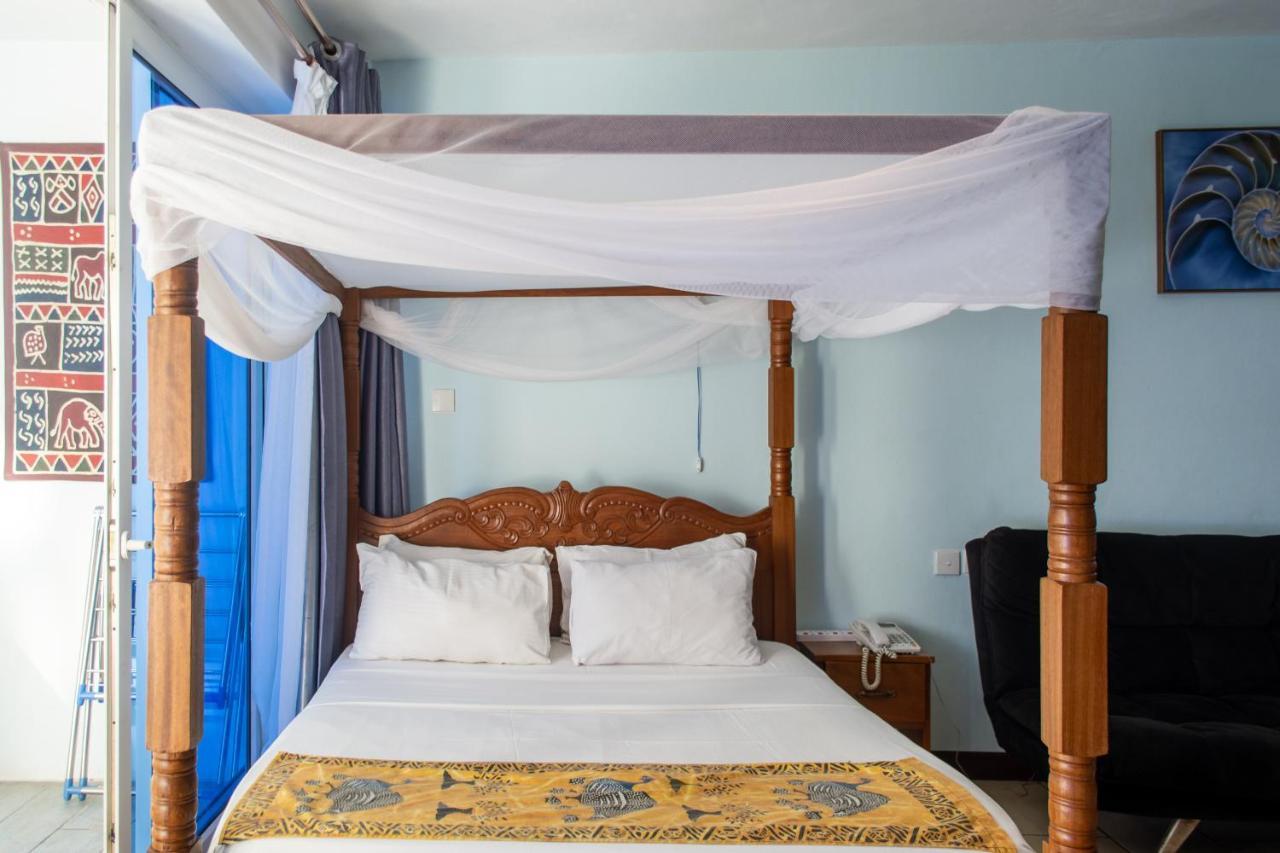 Cowrie Beach Haven Studio Apartment Момбаса Екстериор снимка